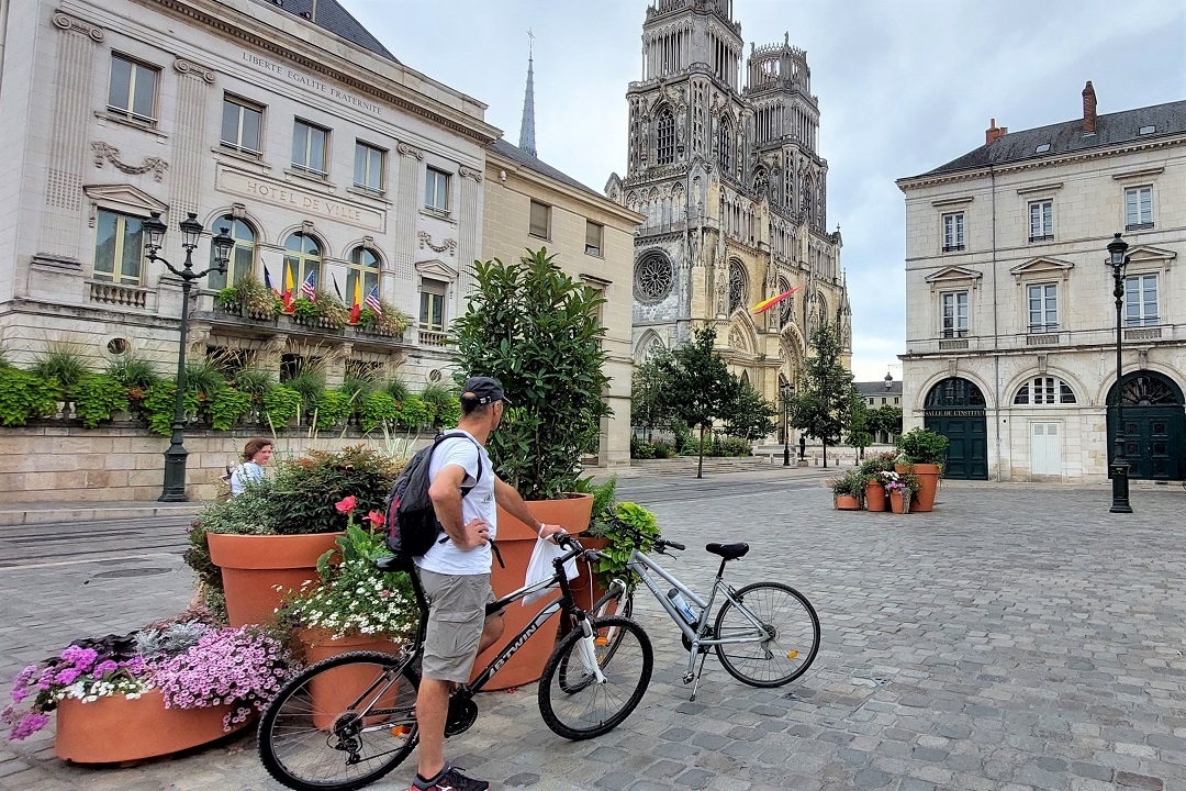 OR702-Orléans-cathédrale-vélo