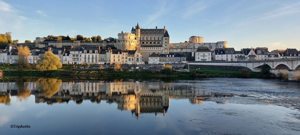 Trip à Vélo: view of Amboise, the castle and the Loire