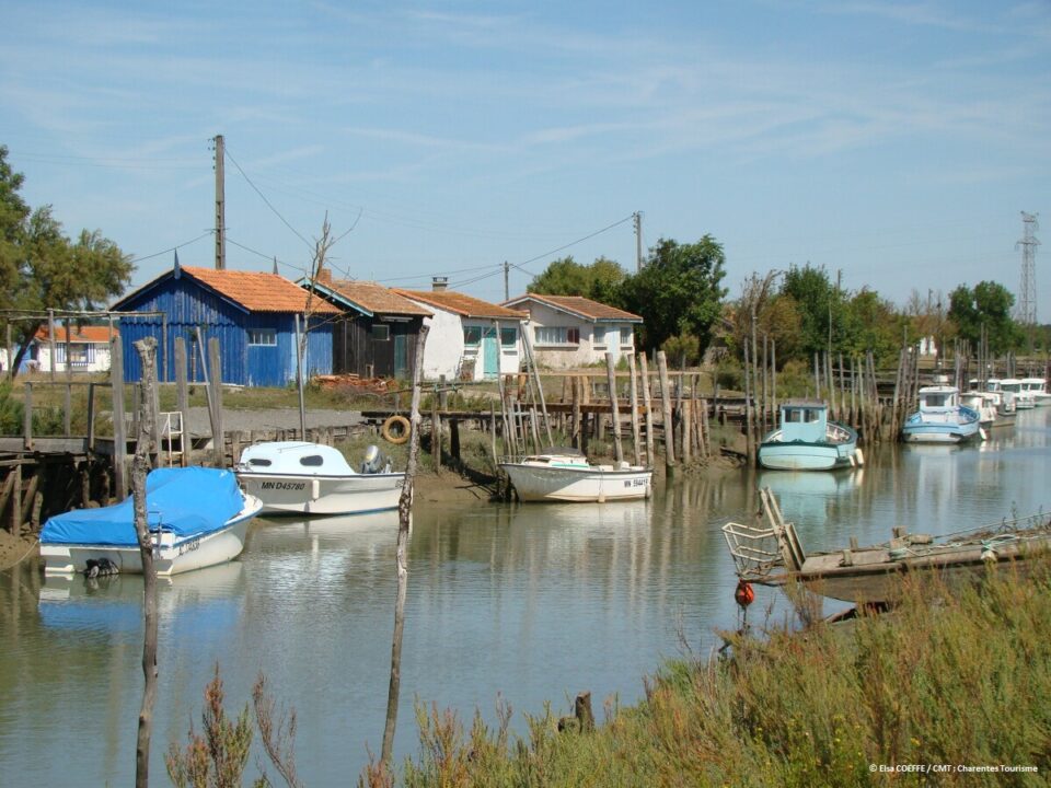 Marennes Oyster huts in the port of Cayenne CDT17_009550.jpg-1200px